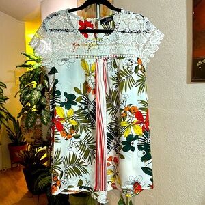 Suzanne Betro White Floral Palm Leaf Crochet Collar Tunic blouse size M